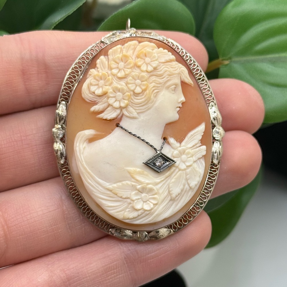 Vintage 14K White Gold Floral Frame Lady Cameo Shell Diamond Brooch Pendant